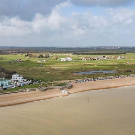 Links Bay - 100 Yards From Beach And Golf Course 迪尔 外观 照片