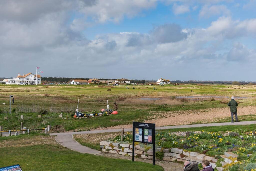 Links Bay - 100 Yards From Beach And Golf Course 迪尔 外观 照片